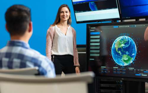 Two people presenting and discussing a project in iLab.