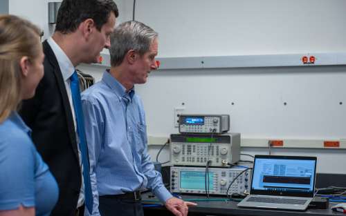 NZE and US personnel observe dedicated V- and W-band software in operation 